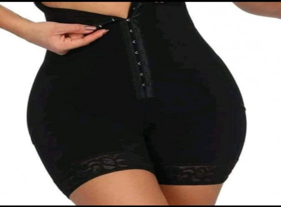 50% DE REDUCTION SUR LES GAINES CORSETS AMINCISSANT CHEZ DJISSEMA STYLE